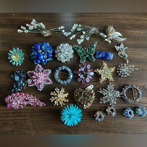 vintage jewelry bundle! vintage pins & clip on earrings!